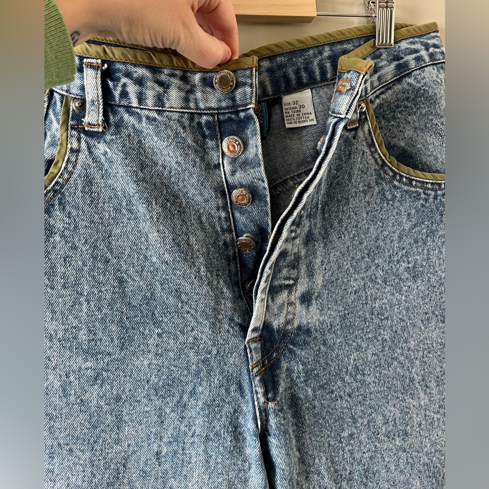 Vintage High-Rise Light Blue Jeans - Picture 2 of 9